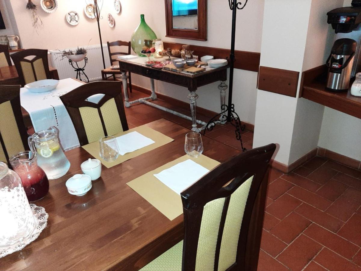 Baronka Bed & Breakfast & Bistrot Betliar Exteriör bild